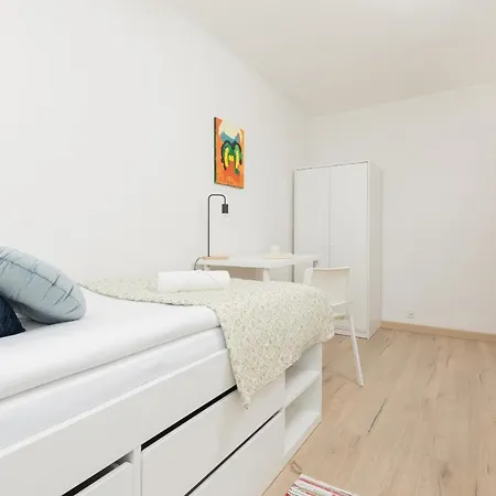 Wola Business Sunny & Spacious By Renters Apartament